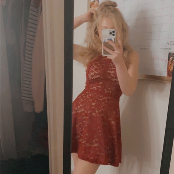 Meet Your Posher 🌻 - Picture 4 of 9